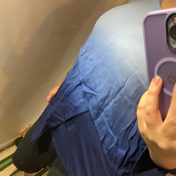 CHICOS SIZE 2 M/L NAVY BLUE OMBRÉ FLOWY TOP - Picture 5 of 9